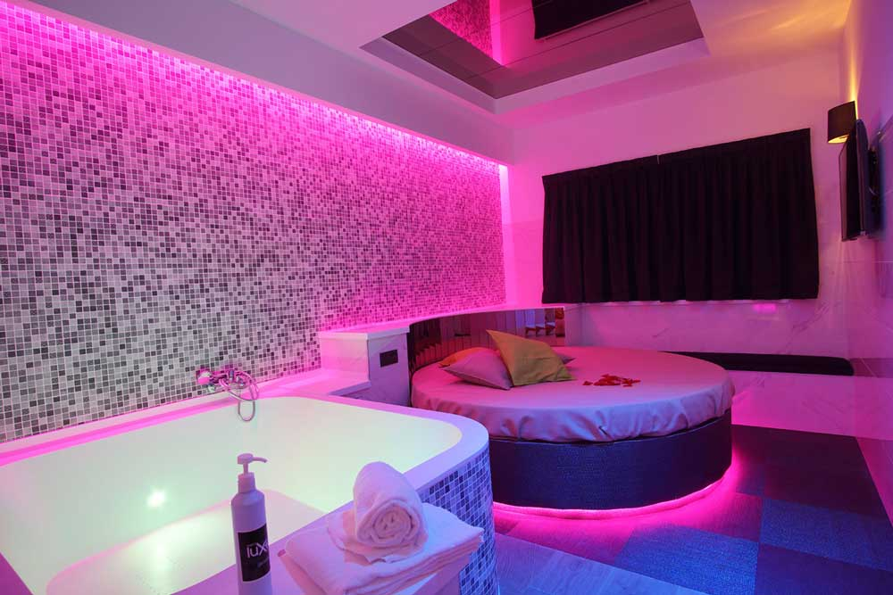 Los hoteles con habitaciones eróticas ofrecen el ambiente ideal para un romántico y satisfactorio encuentro sexual.