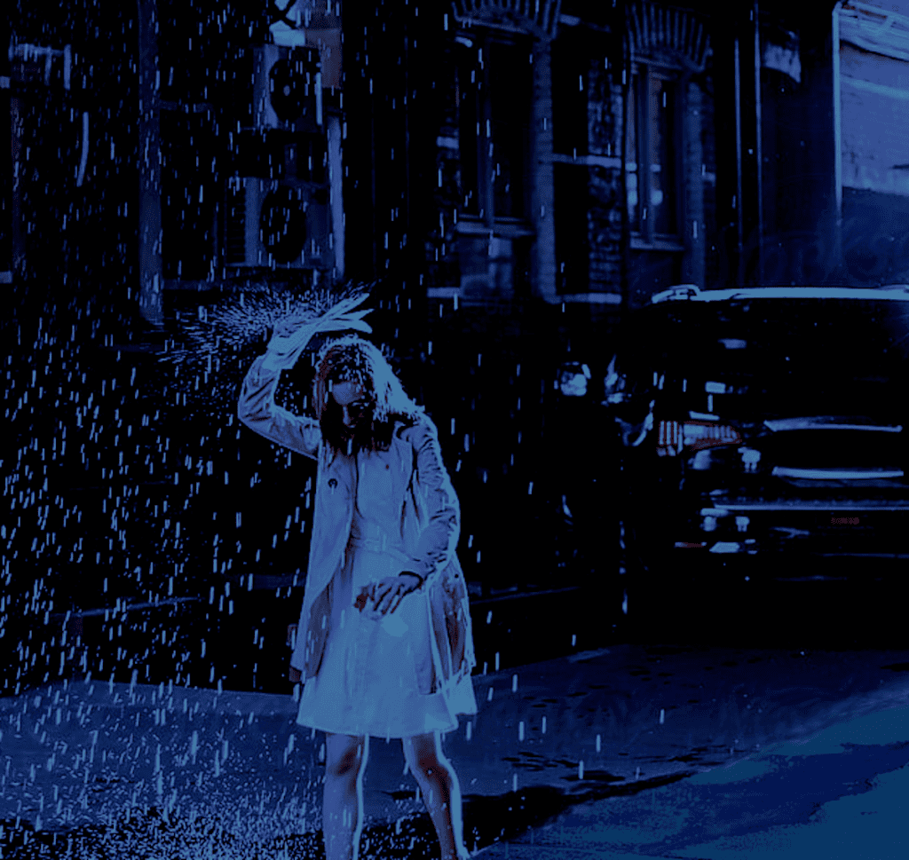 La tormenta me agarró en la calle, de noche, lejos de casa. Sin paraguas, sin campera, y en un lugar donde no había ningún techo que me protegiera de la lluvia.