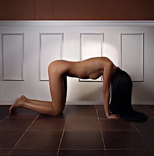 Fantaseo con que mi hombre me comparta y entregue a un amigo, como si fuese una posesión de la que desea presumir.